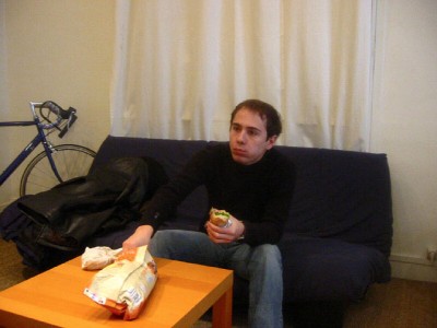 Thibaut en train de manger