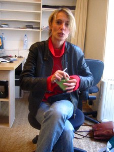 Je passe l'après midi au bureau. Visite de Catherine