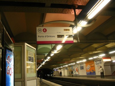 Fin de journée. Je prends le métro
