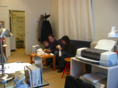 Je vais au bureau