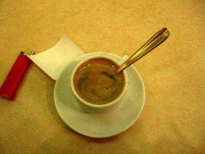 La conférence est terminée. Nous allons prendre un café