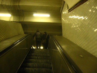 Nous sortons du métro
