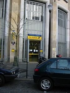Je vais à la Poste