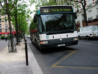 Le bus arrive