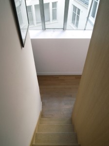 escalier menant à la chambre d'appoint