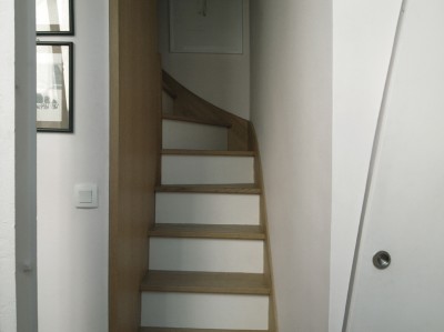 escalier menant à la chambre d'appoint