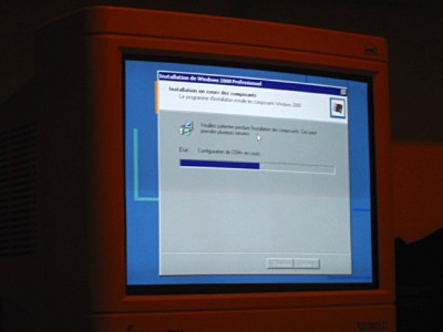 Je lui installe windows 2000