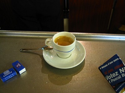 Nous prenons un café