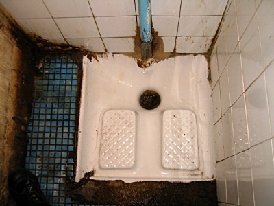 Je vais aux toilettes