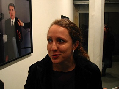 Edouard me présente Anne qui travaille au CICV. Elle m'explique qu'elle me connait déja car elle m'a vu à Beaubourg présenter mon travail sur Critical Secret avec L.D