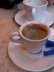 Je bois un café
