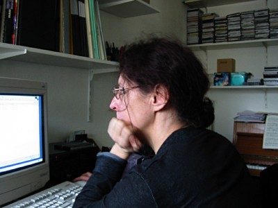 Anne-Marie passe travailler