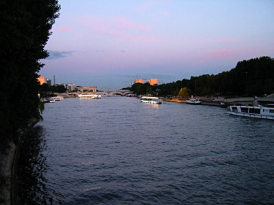 La nuit tombe. Nous repartons