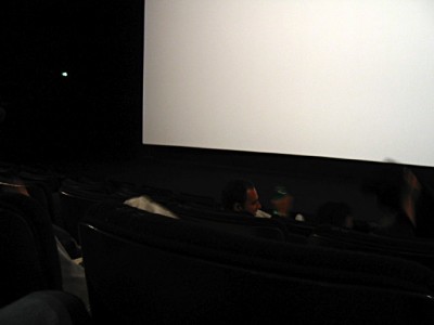 Nous nous installons dans la salle