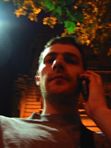 J'appelle Sabine pour qu'elle me retrouve dans la rue