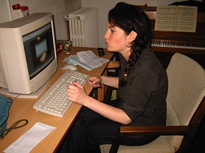 Je retrouve Agnès chez moi. Elle termine sa journée ADaM