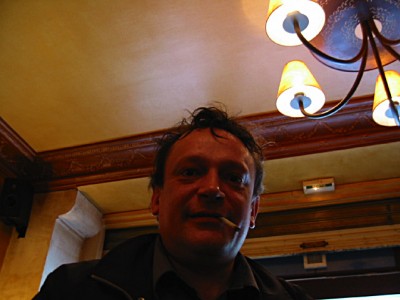 Je retrouve Yvan dans un bar juste à côté
