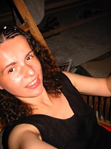 Gaëlle se prend en photo avec mon appareil