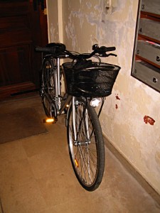 Je l'attends pour que nous allions chez moi