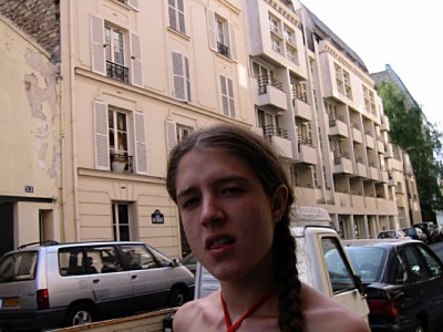Justine m'accompagne acheter du coca