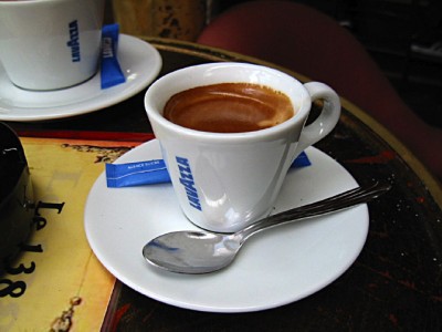 Je bois un café