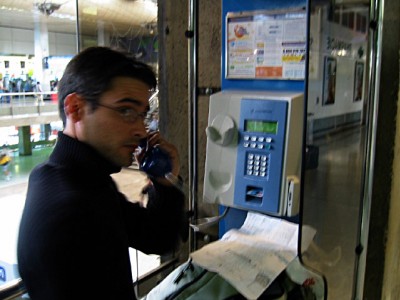 Je retrouve Christopher qui était en train de m'appeler d'une cabine