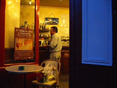Nous allons dans un bar