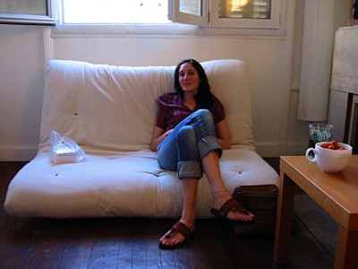 Julie passe à la maison