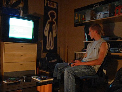 Thierry joue à la console