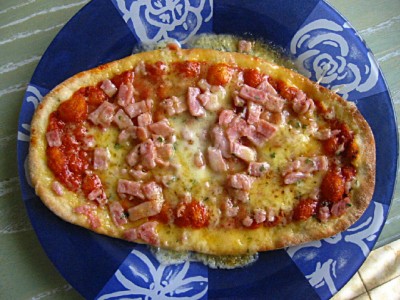 Je mange une pizza