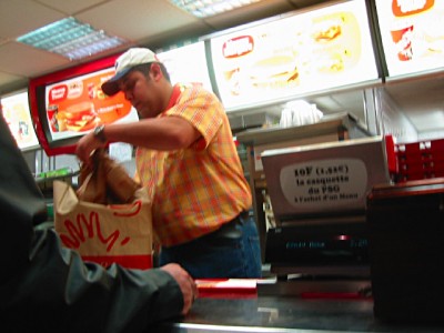 Je sors acheter à manger à Quick