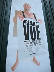 C'est une exposition collective présentant de jeunes artistes