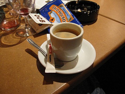Je bois un café