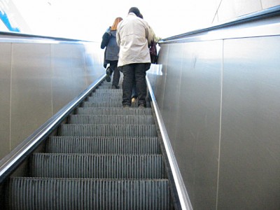 Nous sortons du métro
