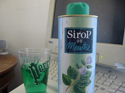 Je bois de la menthe à l'eau