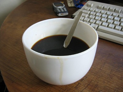 Mardi. Je bois mon café