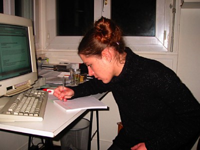 Justine travaille