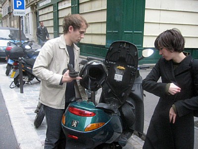 Thibaut et Delphine sont en scooter