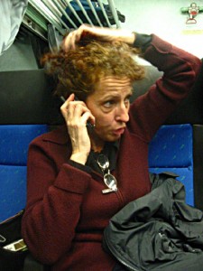 Nous prenons le train. Anne-Marie appalle Francesca pour la prévenir de notre arrivée