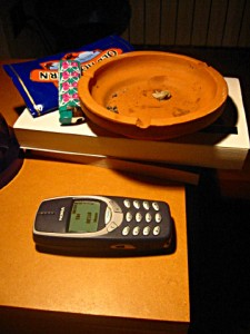 Je règle mon téléphone pour qu'il me réveille demain matin à 8h