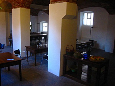 Je descends dans la grande salle