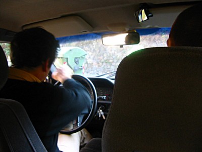 Le responsable du centre nous emmène en voiture à Turin