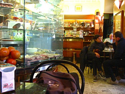 Nous allons dans un bar