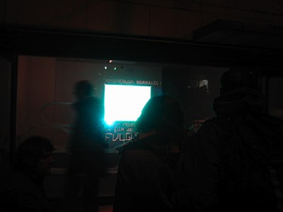Une projection a lieu dans la rue