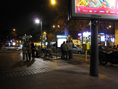 Nous allons prendre le métro à Belleville