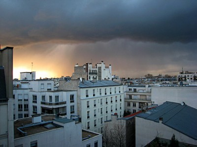J'ai appris qu'un appartement se libère au dernier étage de mon immeuble. Je monte