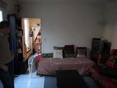 L'actuel locataire m'accueille