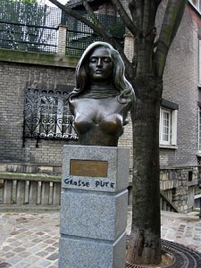 J'arrive place Dalida