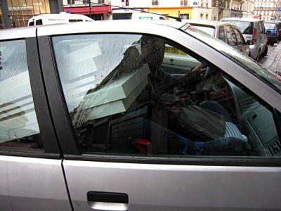 Edouard par en voiture. Nous le retrouverons chez lui