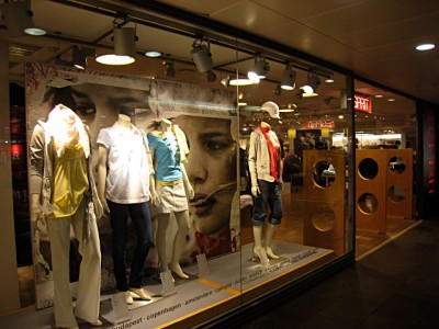 Nous allons dans une autre boutique